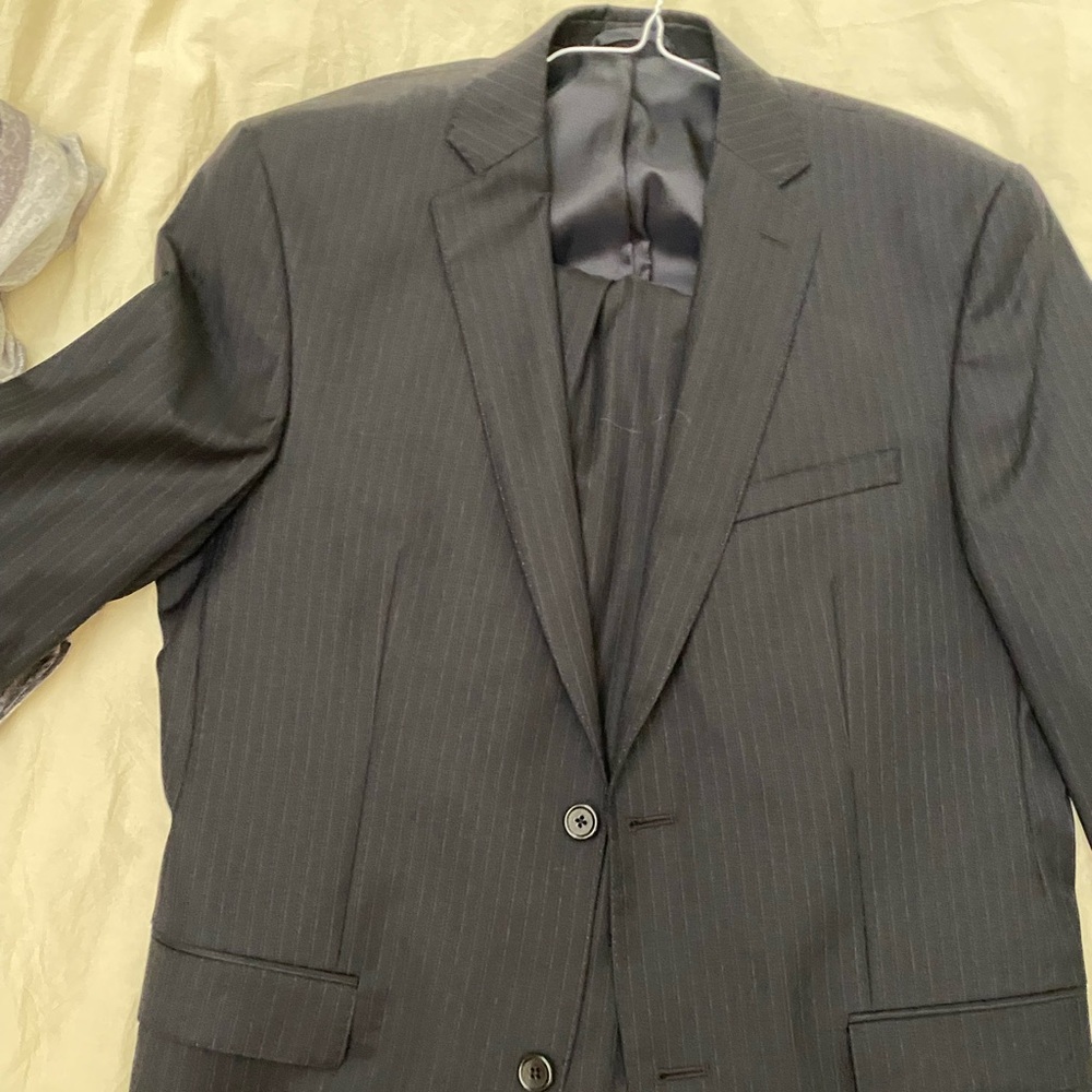 Joseph Abboud Blue Suit with Notched Lapels and Structured Shoulders